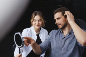 Gern beantwortet unser professionelles Team in der Beratung alle Ihre Fragen zur Haartransplantation in unserer Partnerklinik in der Türkei.