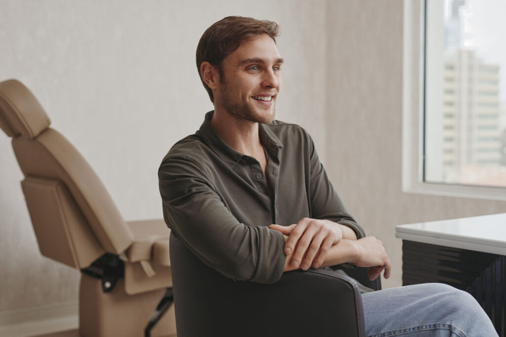 Wie lange eine Haartransplantation dauert, hängt von vielen Faktoren ab.